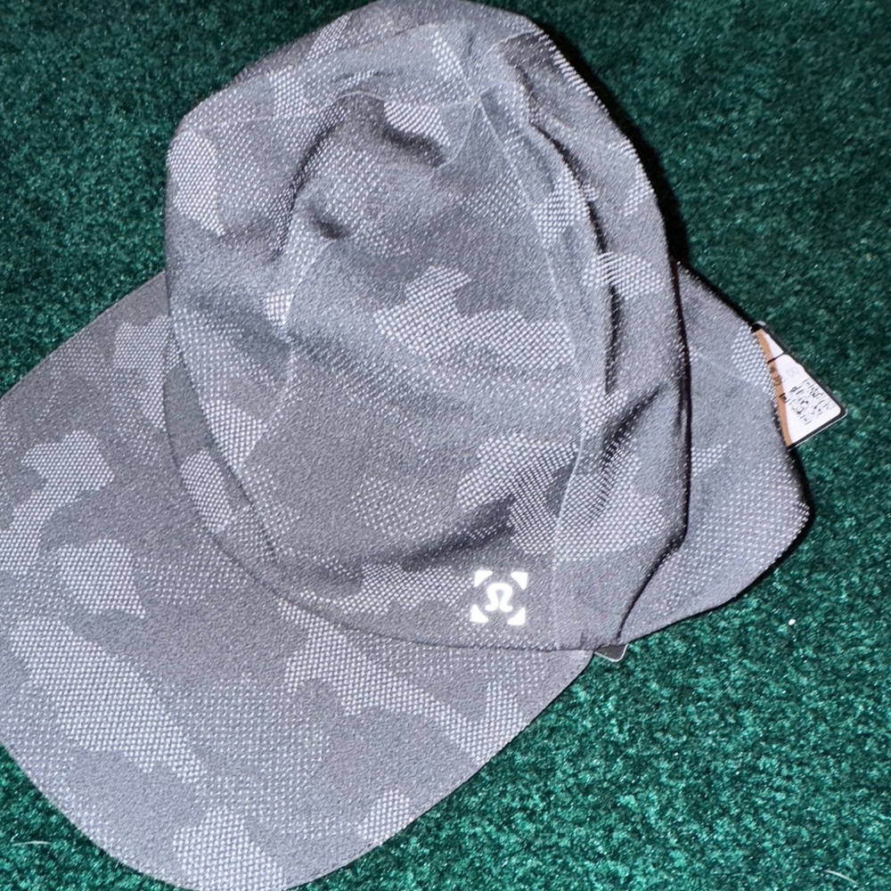 Lululemon fast and free hat size medium camo nwt